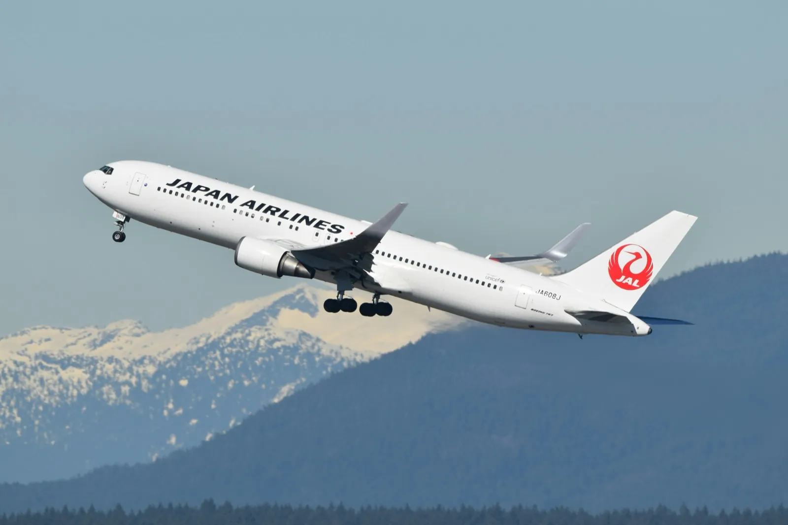 Opstijgend vliegtuig van Japan Airlines — vluchtvergelijker voor Japan