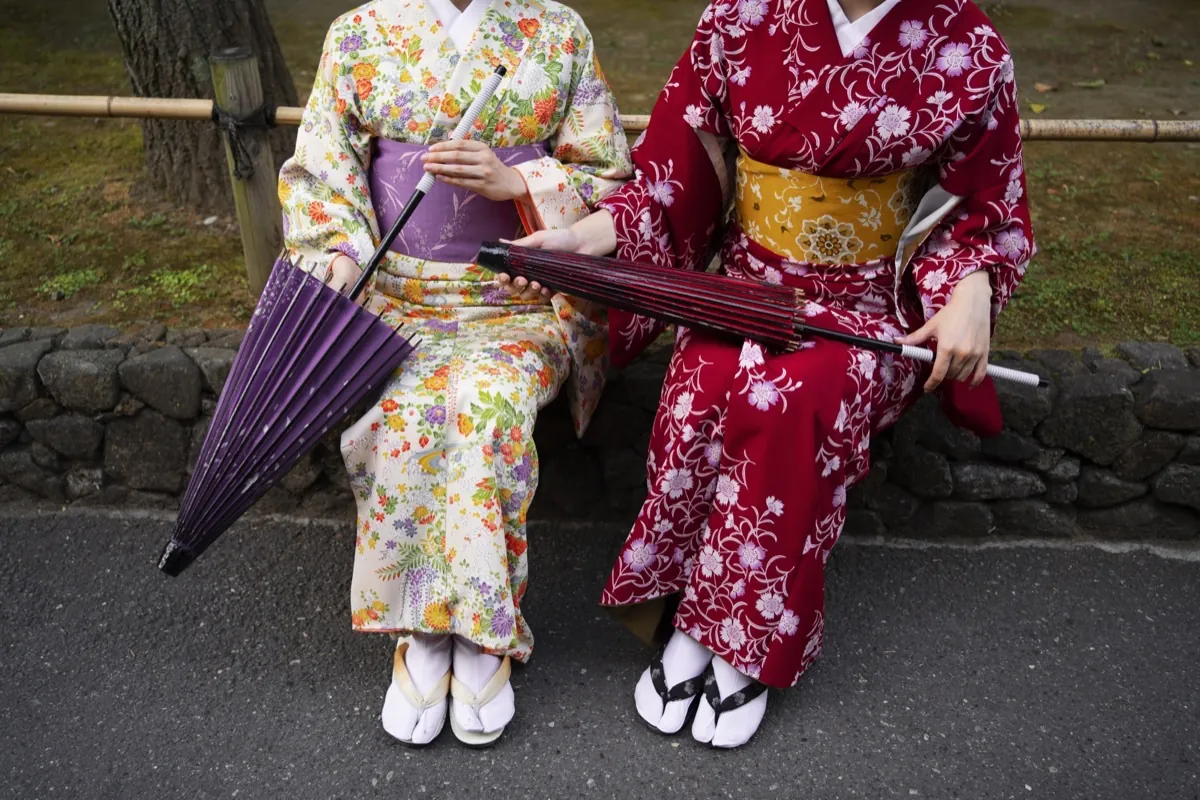 Sikaherten in Nara Park met de Tōdai-ji-tempel op de achtergrond