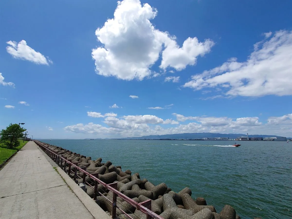 Gebied van Shin-Osaka en de baai met het Kaiyukan-aquarium